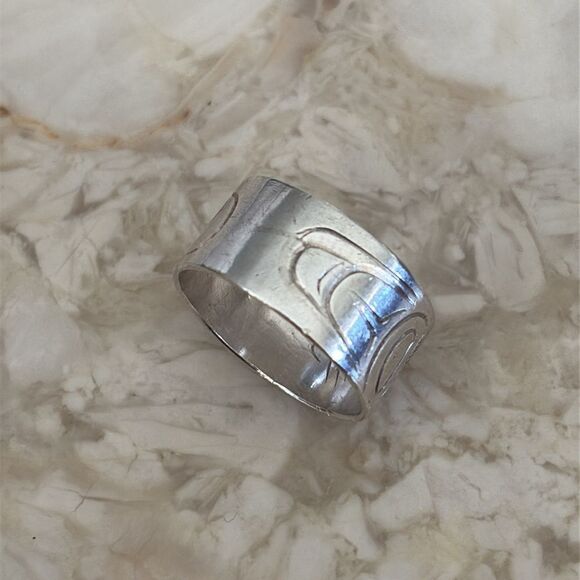 First Nations Corinne Hunt Hand Carved Sterling Silver Salmon Ring Vintage - Picture 5 of 8